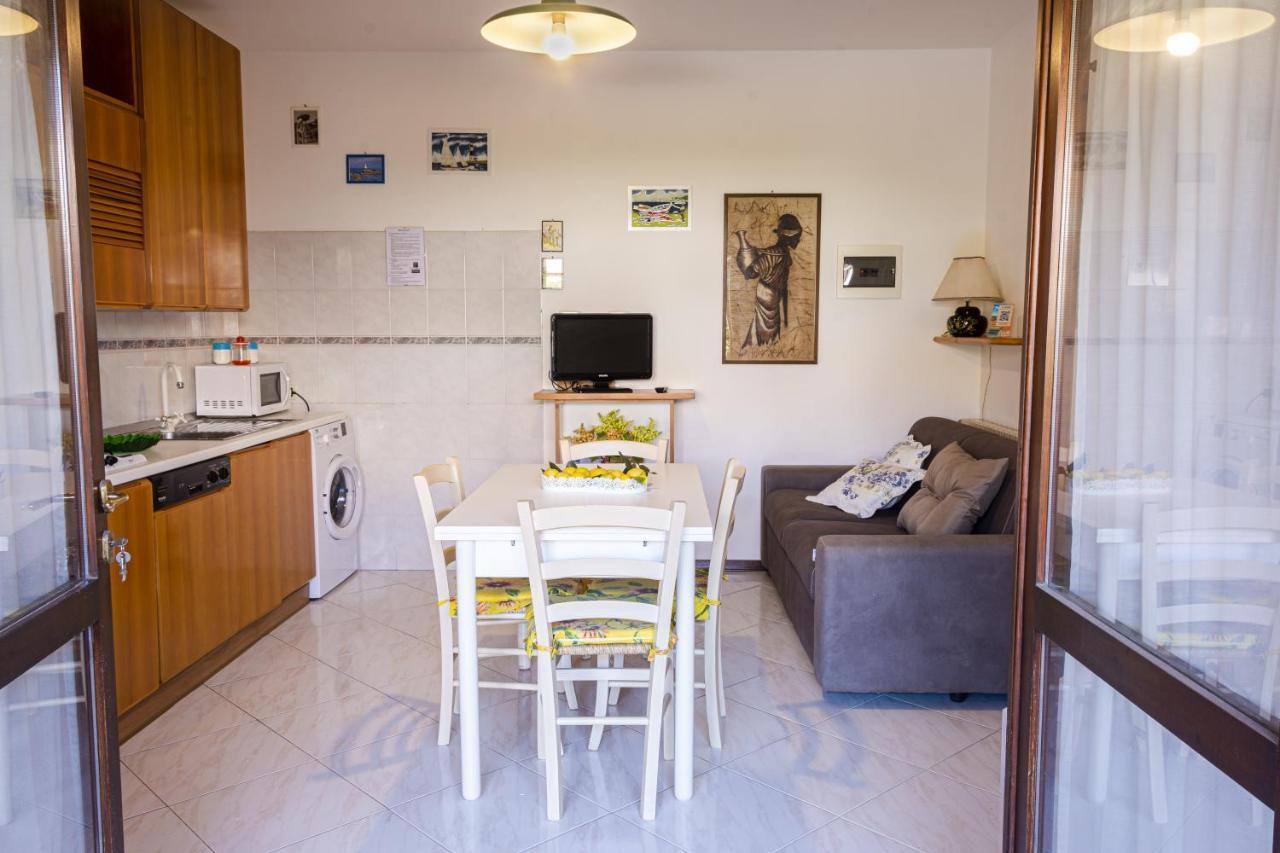 Appartamenti La Casina Порто-Аццурро Екстер'єр фото