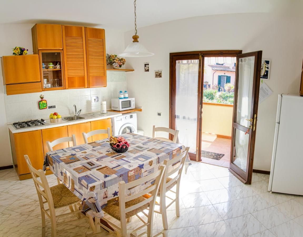 Appartamenti La Casina Порто-Аццурро Екстер'єр фото