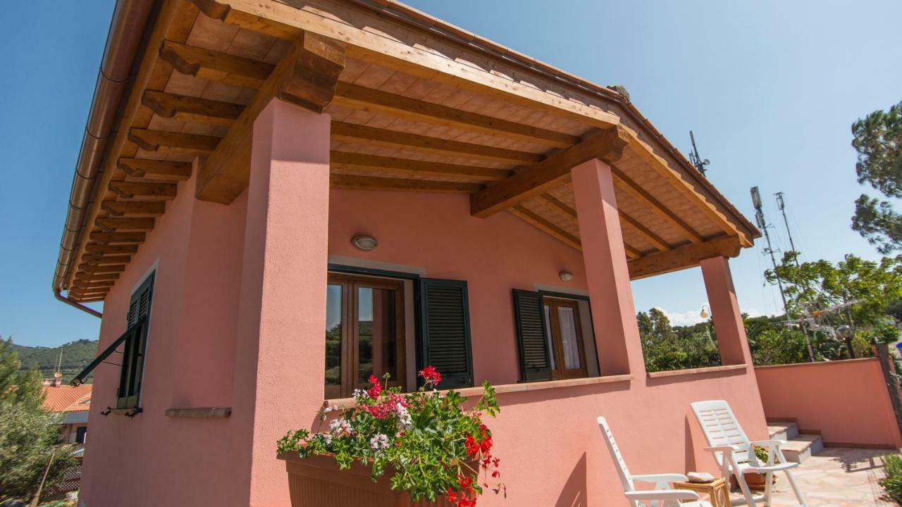 Appartamenti La Casina Порто-Аццурро Екстер'єр фото